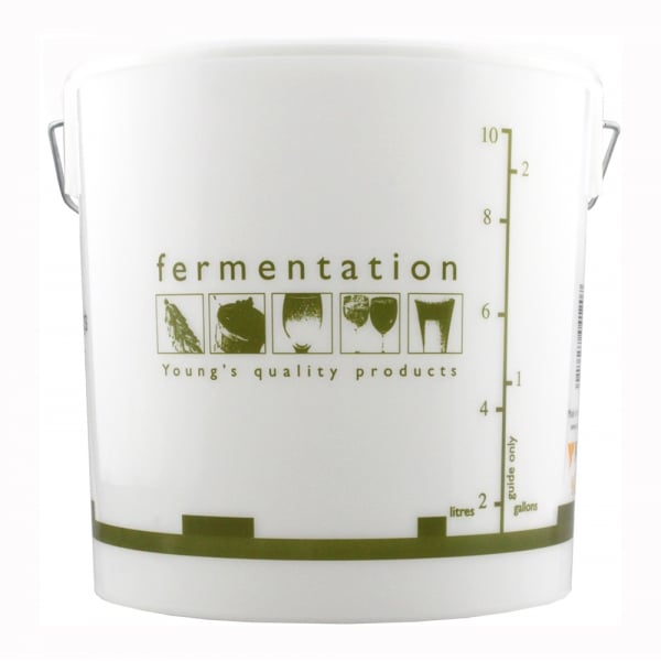 White fermentation bucket with a metal handle and green volume markings up to 10 litres