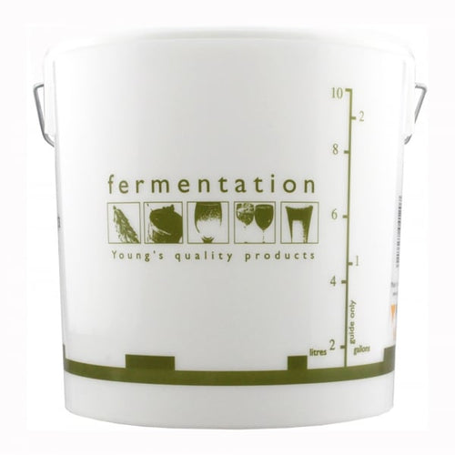 White fermentation bucket with a metal handle and green volume markings up to 10 litres